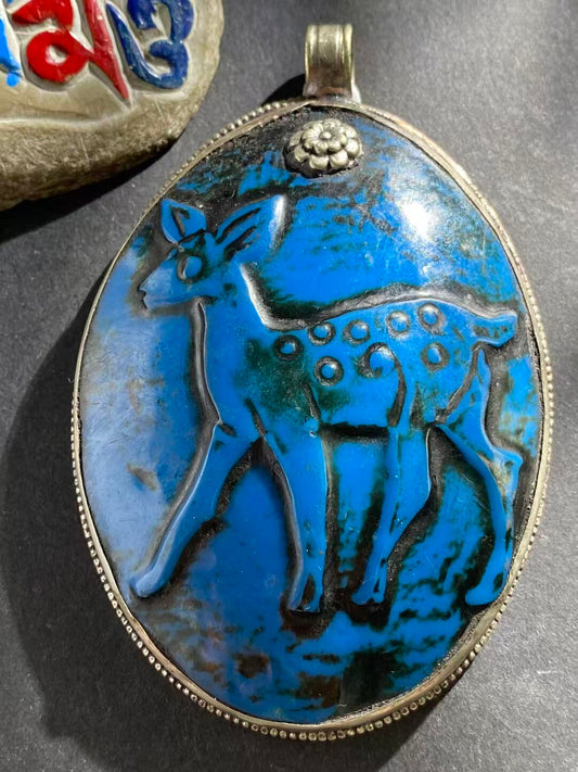 Tibetan Buddhist Hand-Painted Shell Carved Pendant - Jewelry Art