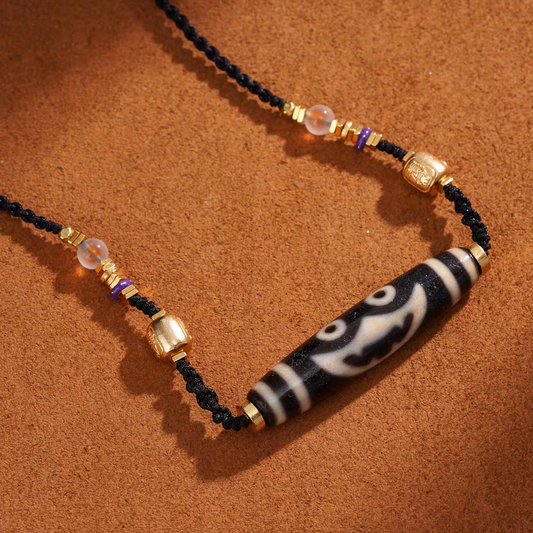 Tibetan Buddhist Jewelry Culture pure Palden Lhamo sacred clavicle necklace. A beautiful piece of jewelry art in natural agate.