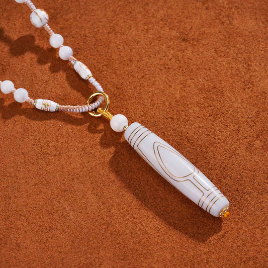 Tibetan Buddhist Jewelry Culture gold-inlaid Tang Tube Dzi necklace with one-eyed pattern and Bodhi beads. A masterpiece of jewelry art.