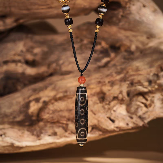 Tibetan Buddhist Jewelry Culture pure 21-eyed Dzi bead necklace made of natural agate. A beautiful piece of jewelry art.