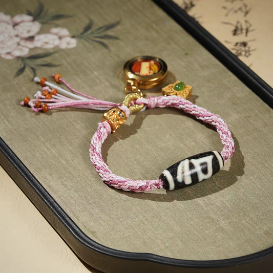 Natural Tibetan Dzi beads bracelet representing Ten Freedoms and Yellow Jambhala, combining Tibetan Buddhist jewelry culture and jewelry art