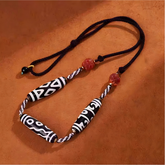 Tibetan Buddhist Jewelry Culture pure black and white phoenix eye six-eyed Dzi necklace. A powerful piece of jewelry art in natural agate. Source