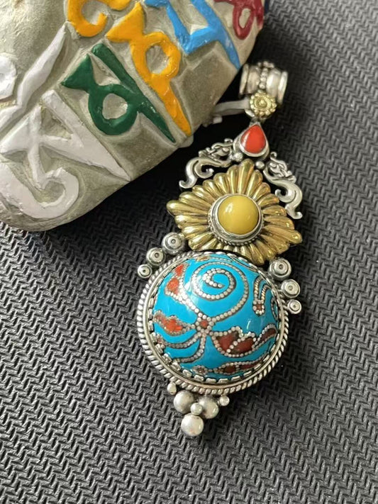 Handcrafted blue round pendant, showcasing Tibetan Buddhist jewelry culture with a palace-inspired design. A beautiful, vibrant accessory symbolizing balance and serenity.