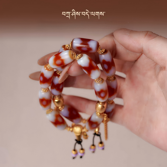 Handmade Tibetan Buddhist Dzi bead bracelet suitable for men and women, reflecting authentic Tibetan jewelry culture and artisan craftsmanship.