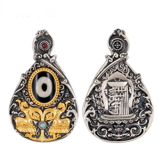 Hand-painted One-Eye Double Deer Listening to Sutras pendant, symbolizing wisdom and spiritual teachings in Tibetan Buddhism