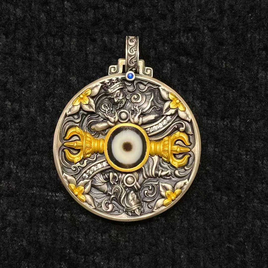 Side view of S925 Zakiram pendant reflecting Tibetan Buddhist Jewelry Culture, handcrafted with exquisite jewelry art design.