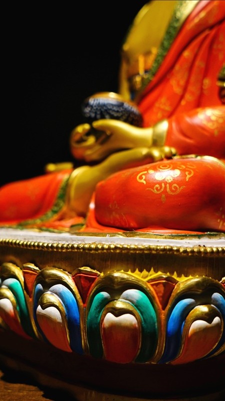 "Pure hand-painted Tibetan Buddhist Amitabha Buddha statue with mineral pigments. Crafted with care, symbolizing Amitabha’s boundless compassion and wisdom."