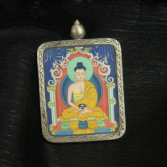 The Chigung Amitabha Thangka pendant displayed as a sacred amulet for peace and longevity, embodying the infinite light of Tibetan Buddhist tradition.