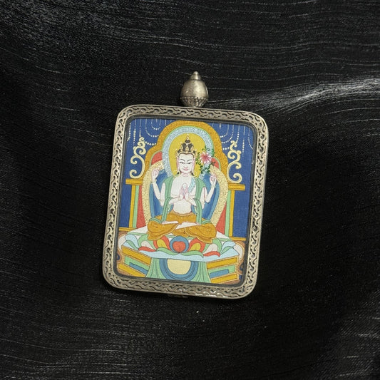 Detailed view of the 925 silver Dunhuang Nine-Colour Deer casing for the Four-Armed Avalokiteshvara Thangka pendant, symbolising protection and elegance in Tibetan Buddhist tradition.