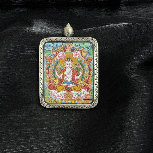 Detailed view of the 925 silver Dunhuang Nine-Colour Deer casing for the Four-Armed Avalokiteshvara Thangka pendant, symbolising protection and elegance in Tibetan Buddhist tradition.