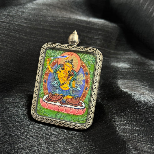 A 3.5x4.5cm hand-painted Rekong Cuiying series Manjushri (Wenshu) Thangka pendant featuring the wisdom deity, representing wisdom, study and family blessings in Buddhist tradition.