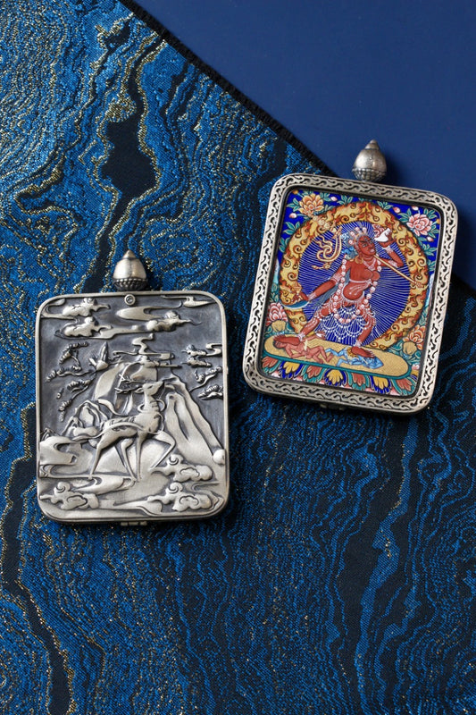 Narodakini thangka pendant depicting the Vajrayana dakini of wisdom, transformation, and spiritual empowerment in Tibetan Buddhism.