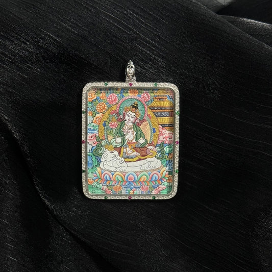 Detailed view of the protective casing with dual-sided card holder for the Samantabhadra Thangka pendant, symbolising protection and versatility in Buddhist tradition.