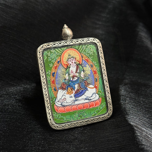 A 3.5x4.5cm hand-painted Rekong Cuiying series Samantabhadra (普贤菩萨) Thangka pendant featuring the Bodhisattva of right conduct and virtue, representing willpower and protection in Buddhist tradition.