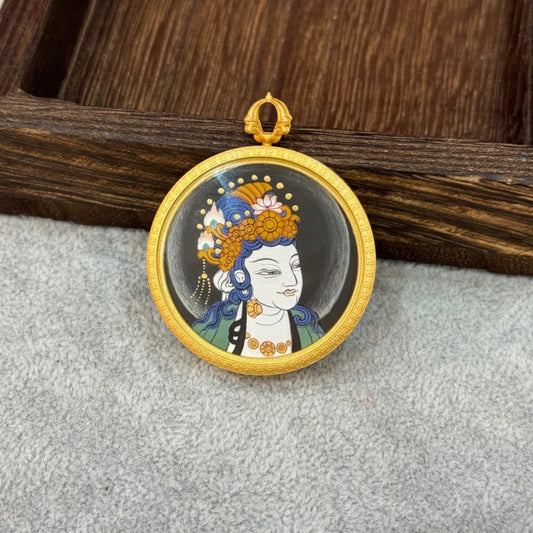 Detailed view of the matte copper casing for the Sudhana Avalokiteshvara Thangka pendant, symbolizing protection and elegance in Tibetan Buddhist tradition.