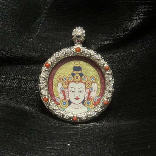 A 3x3cm hand-painted Rekong Red-Gold Vairocana Buddha Head Thangka pendant featuring the Great Sun Buddha, representing illuminating wisdom and success in Buddhist tradition.
