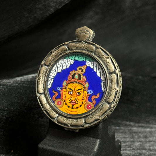 Detailed view of the 925 silver casing for the Yellow Jambhala Buddha Head Thangka pendant, symbolising protection and tradition in Buddhist practice.