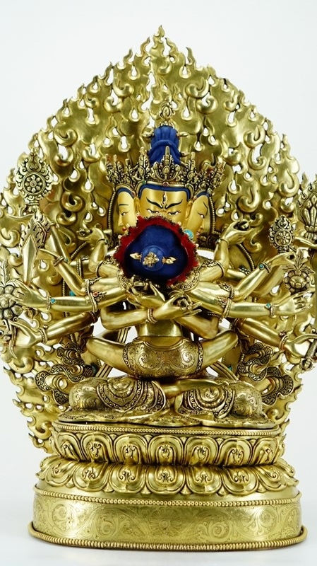 Alt Text: "Tibetan Buddhist Dense Vajra Buddha Statue, gilded with gold and detailed with mineral paint, representing traditional Buddhist artistry."