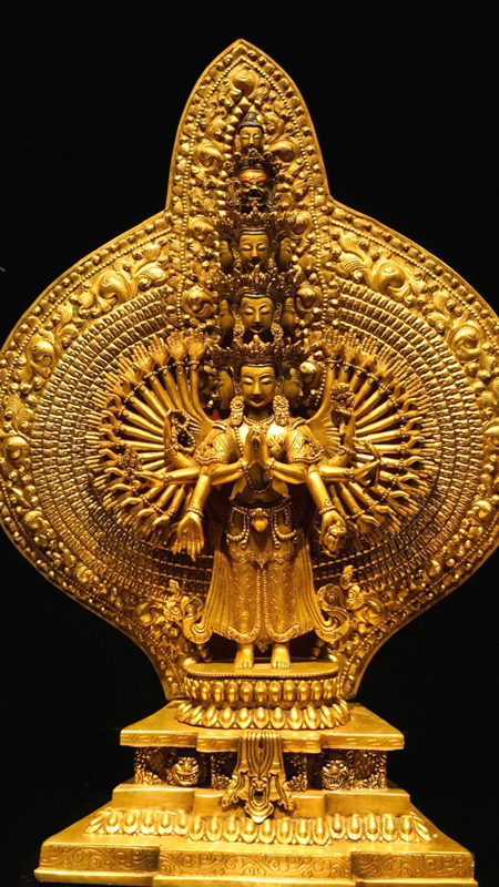 Handcrafted Tibetan-Buddhist gilded Thousand-Arm Avalokiteshvara Buddha statue, painted with mineral pigments, showcasing exquisite craftsmanship and the deep symbol of compassion in Buddhist art.