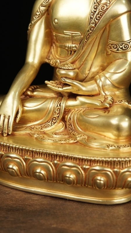 Handmade Shakyamuni gilt statue, detailed mineral pigments, a fine example of traditional Tibetan Buddhist statues and Buddha statue art.