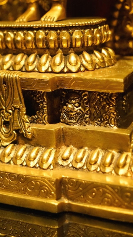 Gilded Thousand-Arm Avalokiteshvara Buddha statue, hand-painted, representing infinite compassion and wisdom, a precious piece of Tibetan Buddhist art.