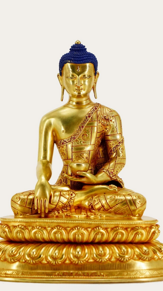 Handmade Siddhartha Gautama gilt statue, mineral painting details, fine Tibetan Buddhist statues and high-quality Buddha statue art.