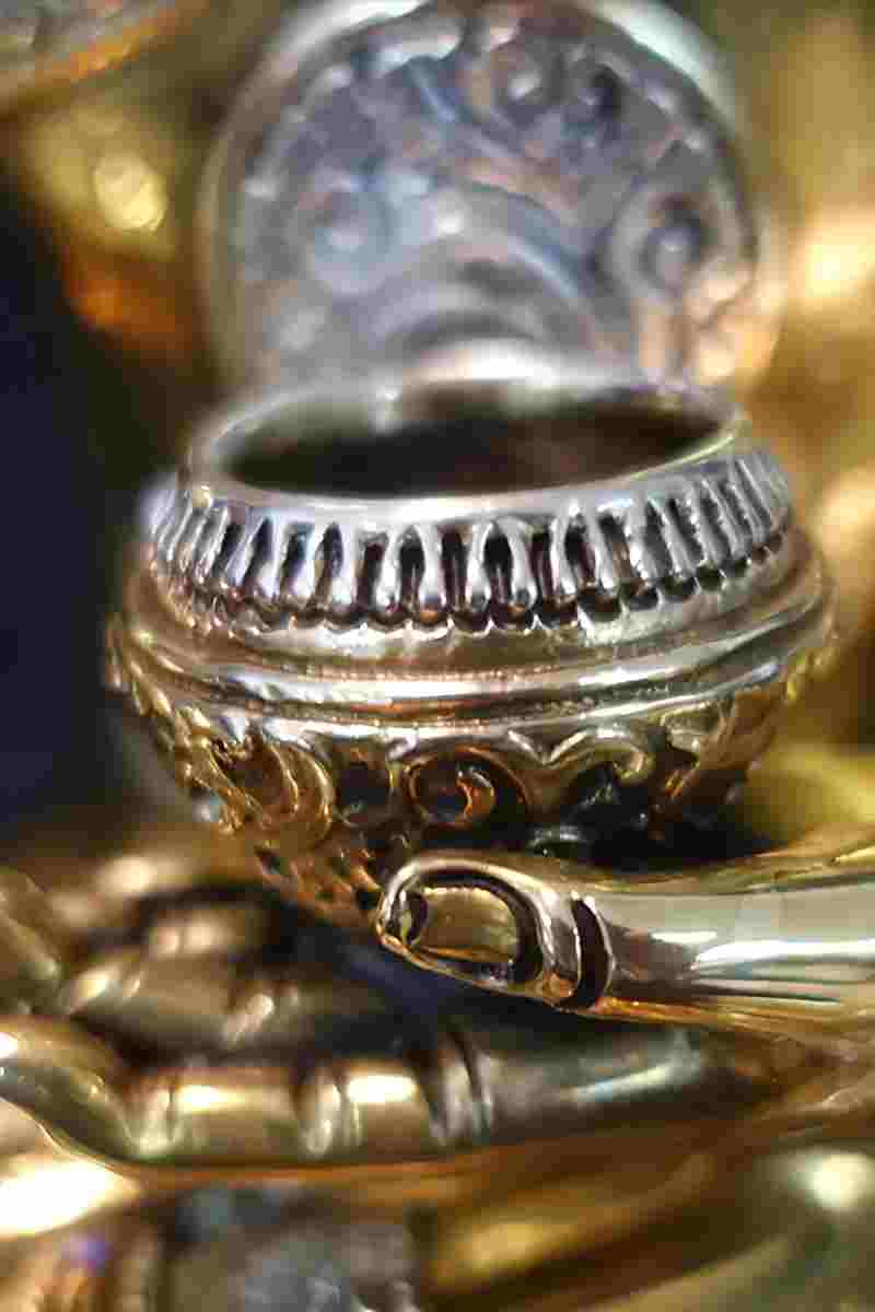 Handcrafted gilded painted Shakyamuni Buddha statue, traditional Tibetan Buddhist statues, Buddha Statue Art for wisdom and harmony.
