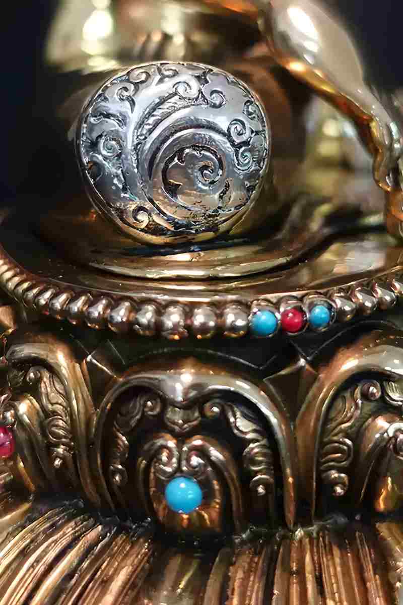 Handmade painted golden brass Shakyamuni Buddha statue, authentic Tibetan Buddhist statues, Buddha Statue Art for peace and spiritual growth.