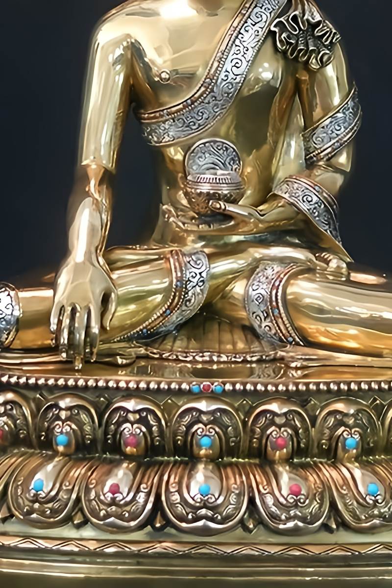 Golden painted mineral brass Shakyamuni Buddha statue, handmade Tibetan Buddhist statues, sacred Buddha Statue Art for prosperity and enlightenment.