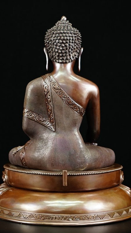 Alt Text: "Exquisite Handmade Shakyamuni Buddha Statue, Copper Sculpture with Mineral Paint, Ideal for Meditation or as a Unique Gift for Buddha Art Lovers."