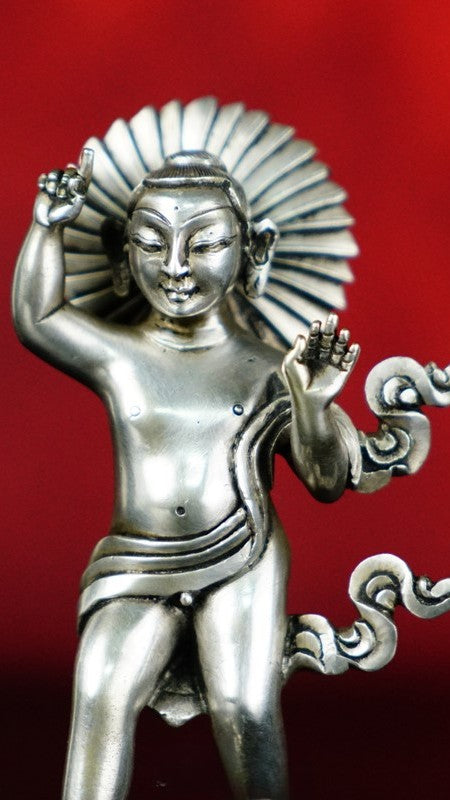 Handcrafted Shakyamuni Buddha statue, meticulously created using traditional Tibetan Buddhist techniques. Ideal for enhancing spiritual practice and mindfulness.