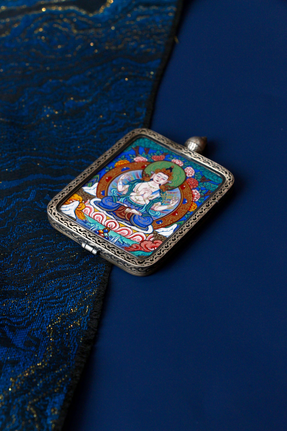 The Heart of Compassion: Exploring the Four-Armed Avalokiteshvara Thangka from Regong