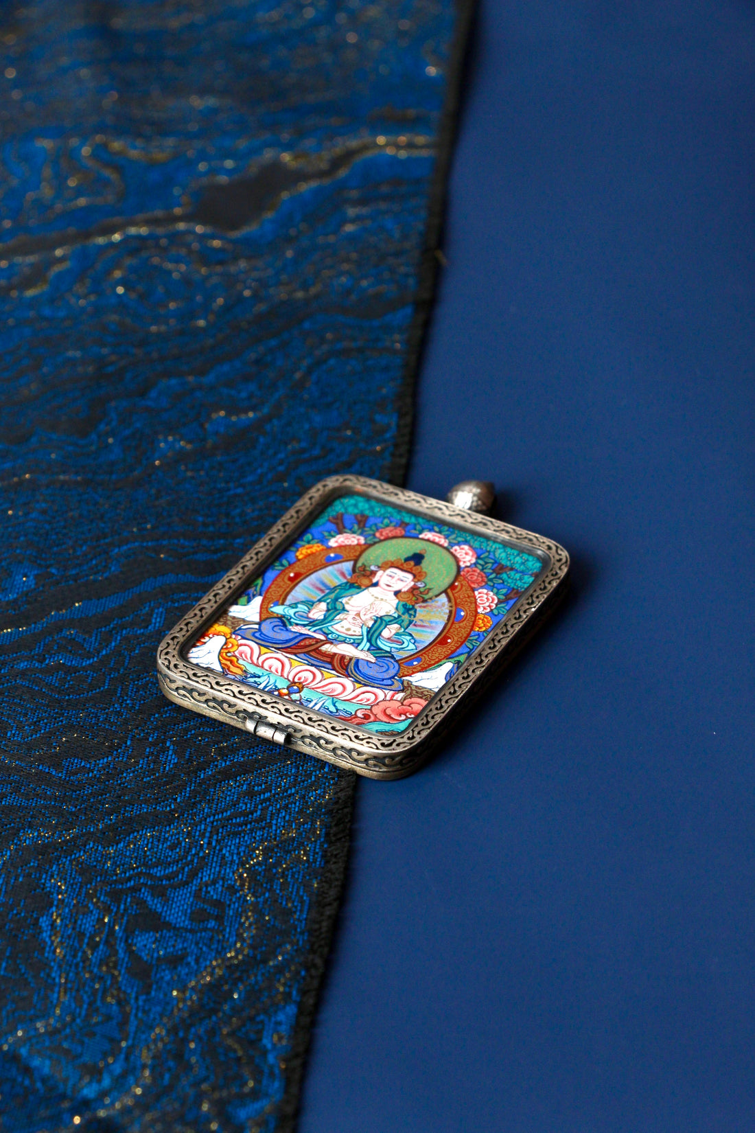 The Strength of Infinite Wisdom: Exploring the Mahasthamaprapta Thangka from Regong