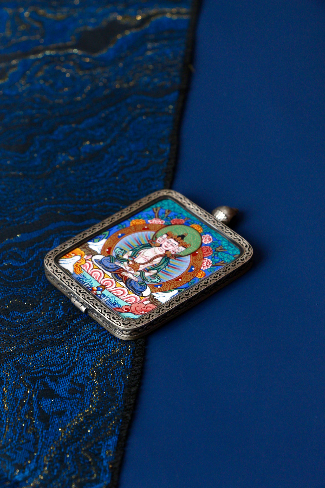 The Light of Supreme Wisdom: Exploring the Vairocana Thangka from Regong