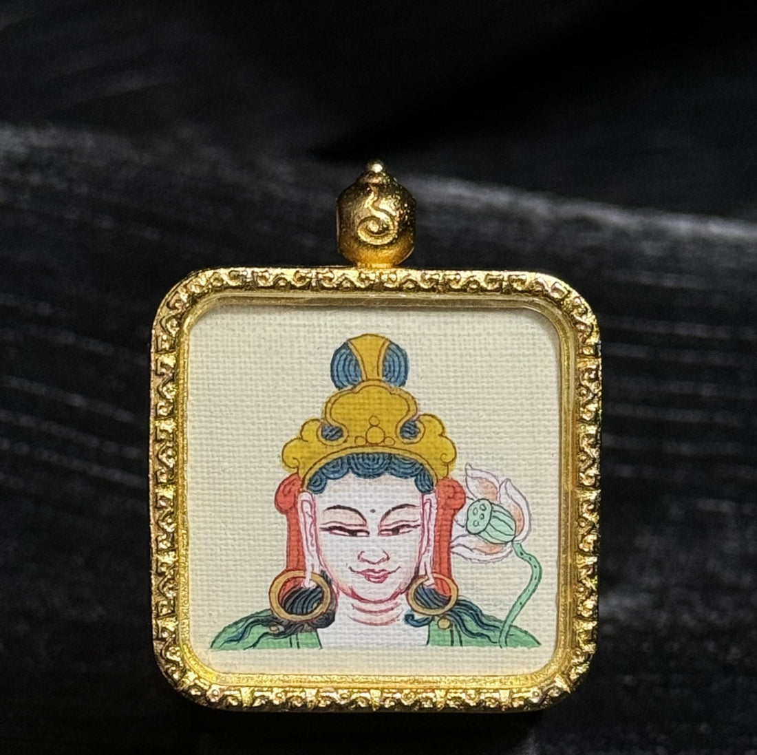 2x2cm Hand-Painted Tibet Mahasthamaprapta (Bodhisattva of Great Power) Buddhist Pendant: Tibetan Buddhist Jewelry