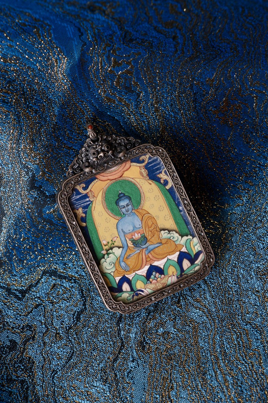 The 3.5×4.5cm Tibetan Medicine Buddha Thangka Pendant: A Miniature Masterpiece of Tibetan Buddhist Culture