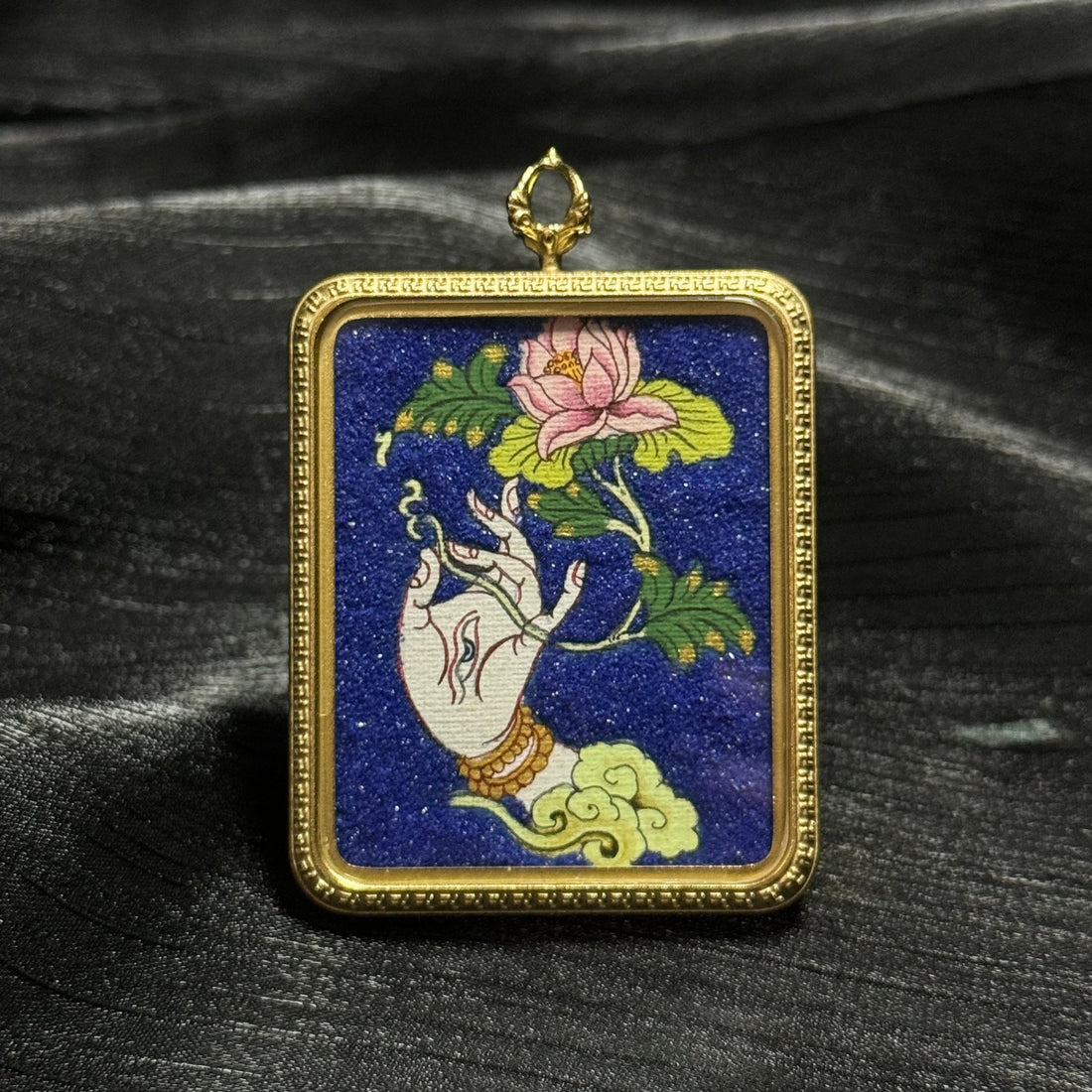 4x5cm Hand-Painted Nepal White Tara Buddha Hand Buddhist Pendant: Longevity and Tibetan Buddhist Jewelry