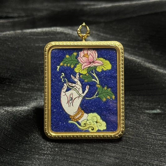 4x5cm Hand-Painted Nepal White Tara Buddha Hand Buddhist Pendant: Longevity and Tibetan Buddhist Jewelry