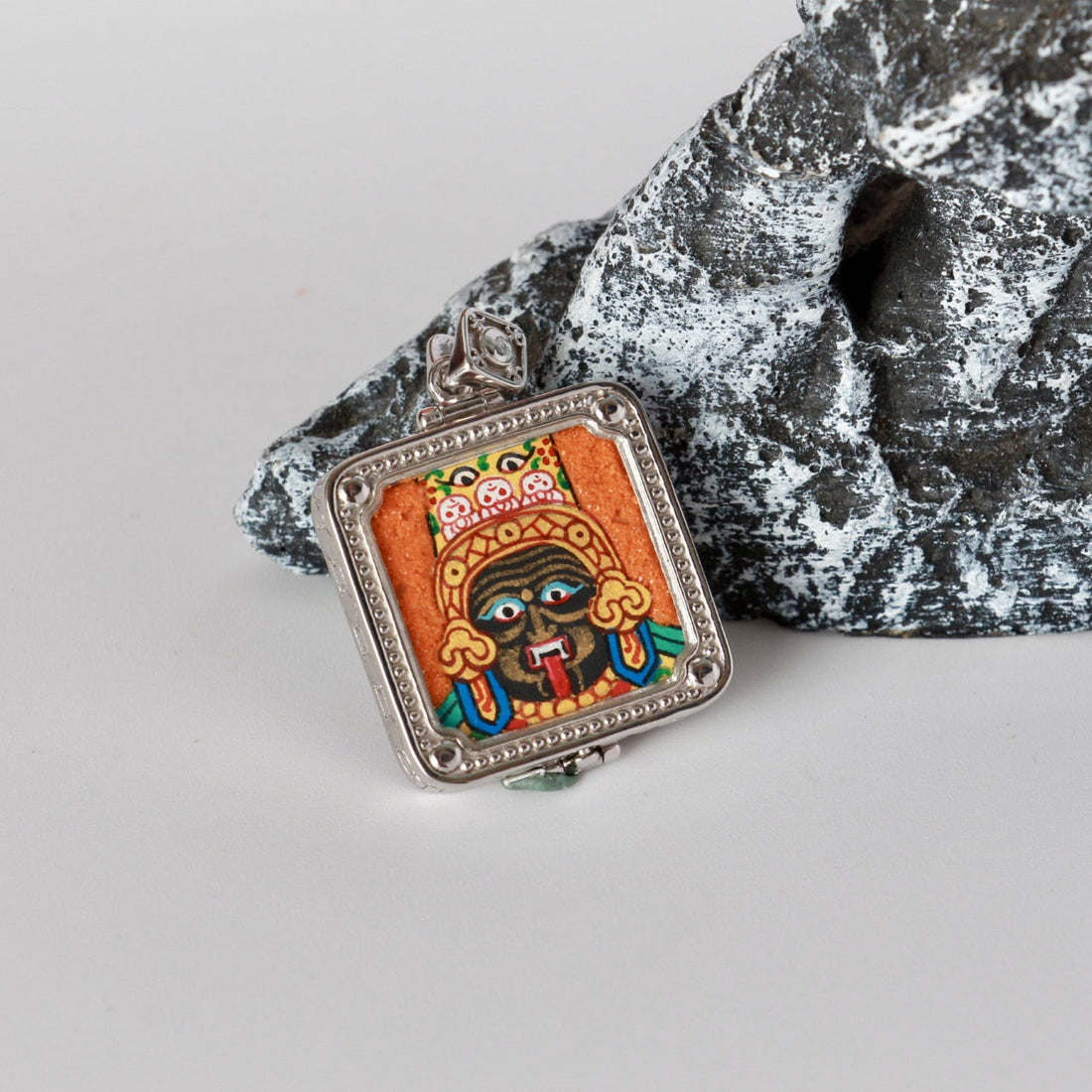 Nepal Rough Zhagilamu 925 Silver Thangka Pendant: The Female Wealth Guardian of Lhasa