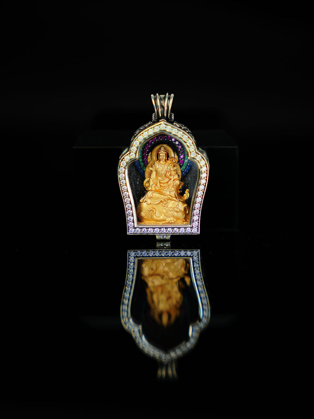 Tibetan-Buddhist Gold Samantabhadra Gau Box: Sacrificial Tibetan Buddhist Jewelry