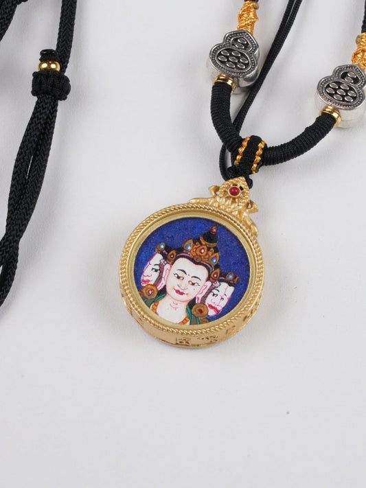 Vairocana Buddha Round Thangka Pendant – Hand-Painted Tibetan Buddhist Amulet in Gold & Mineral Pigments (2cm)