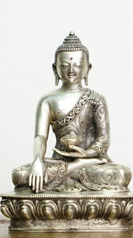 tibetan-buddhist Shakyamuni Buddha statue, handmade with mineral paint