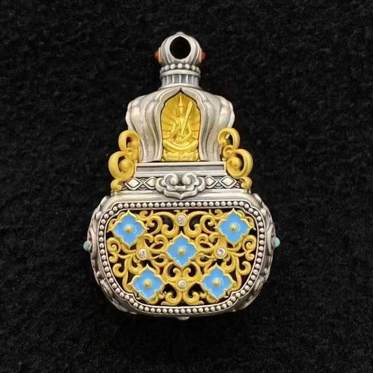 Exquisite Tibetan Buddhist jewelry art showcasing a filigree-inlaid vajra symbol silver fragrance pendant. Masterfully crafted with detailed silverwork, this gourd pendant incorporates the sacred vajra ritual instrument for essential oil diffusion.