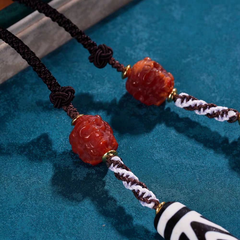  Authentic handmade black and white phoenix six-eye Dzi bead, showcasing jewelry art and Tibetan Buddhist Jewelry Culture.
