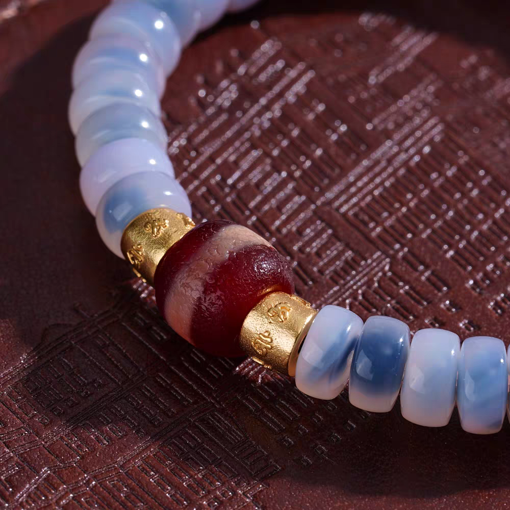  Tibetan Buddhist Jewelry Culture natural agate red meat Medicine Buddha bead bracelet with hand-painted blue bubble patterns. A unique piece of jewelry art.