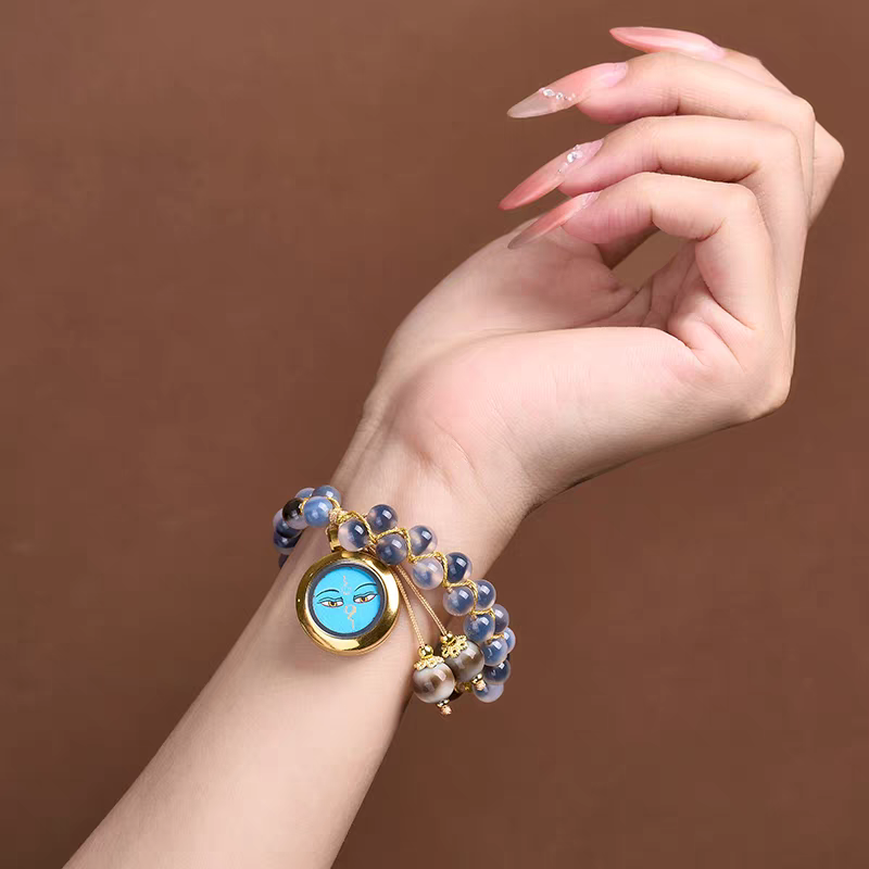 Authentic inlaid Medicine Buddha bead Dzi bracelet, showcasing exquisite jewelry art and Tibetan Buddhist Jewelry Culture. Purely handmade natural agate.
