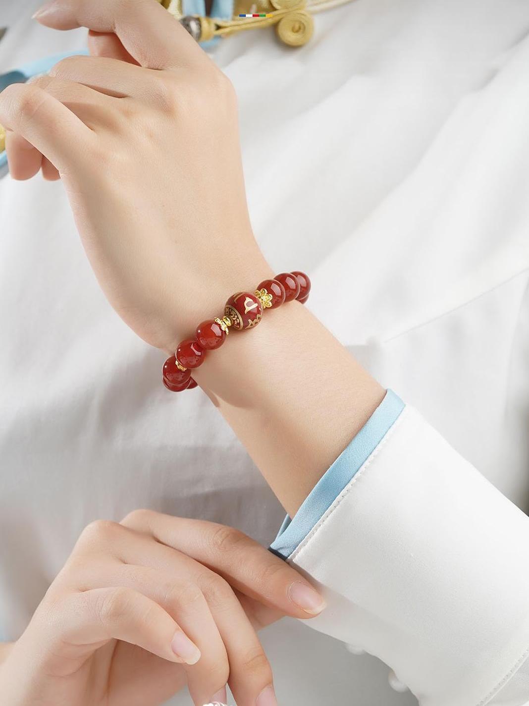Genuine handmade red agate blessing bracelet, perfectly blending Tibetan Buddhist culture and jewelry art. Symbolizing auspiciousness, it makes an ideal gift conveying heartfelt blessings and spiritual protection.