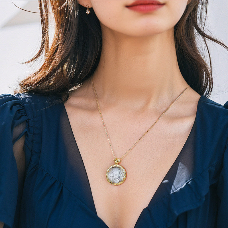 Handcrafted Tibetan-style Zakilam black baige round silver pendant, unisex necklace, Goddess of Wealth talisman, Tibetan Buddhist Jewelry Culture Jewelry art