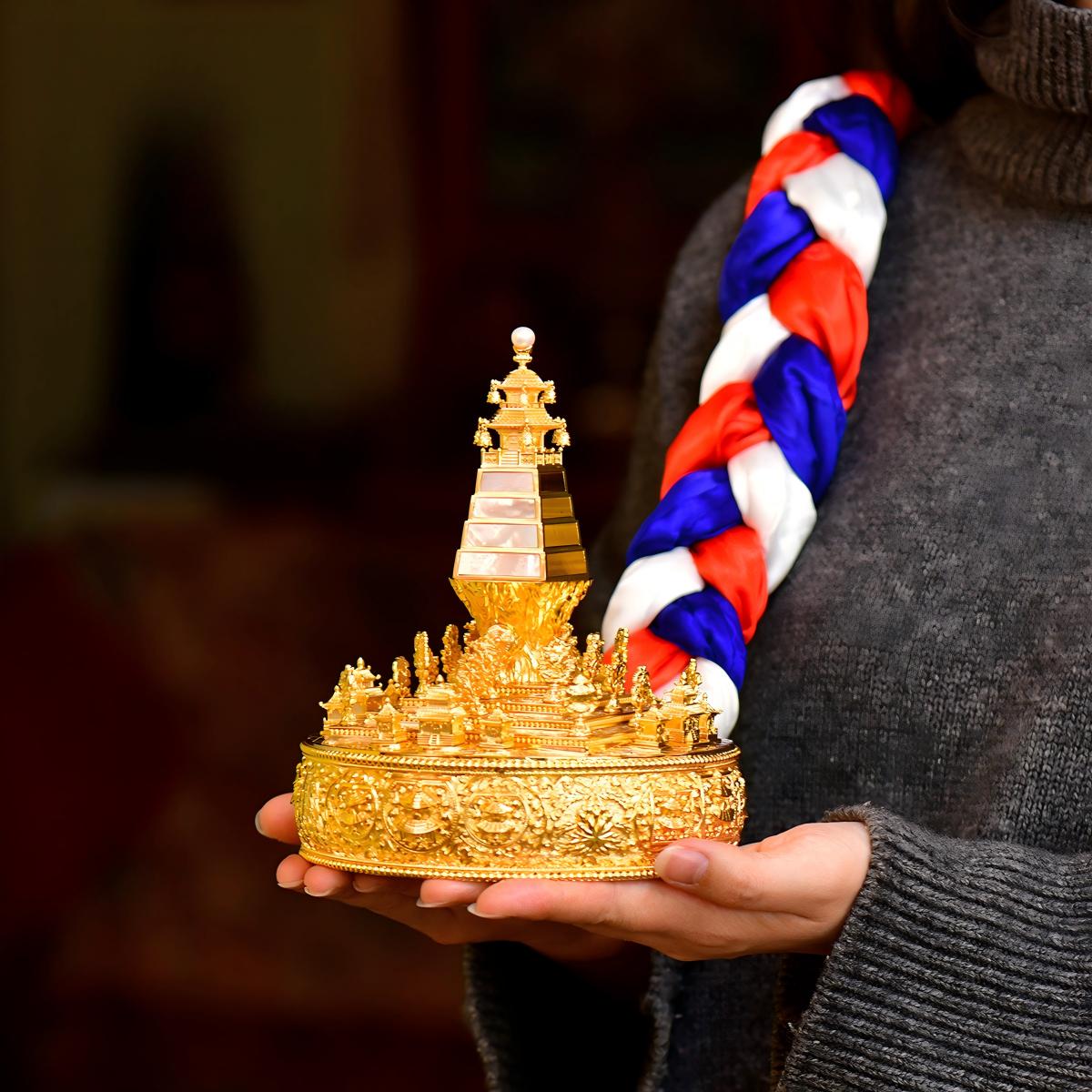 Tibetan Buddhist Jewelry Culture: Hand-carved Mother of Pearl 37-heap mandala representing the peak of Buddhist ritual art and craftsmanship.