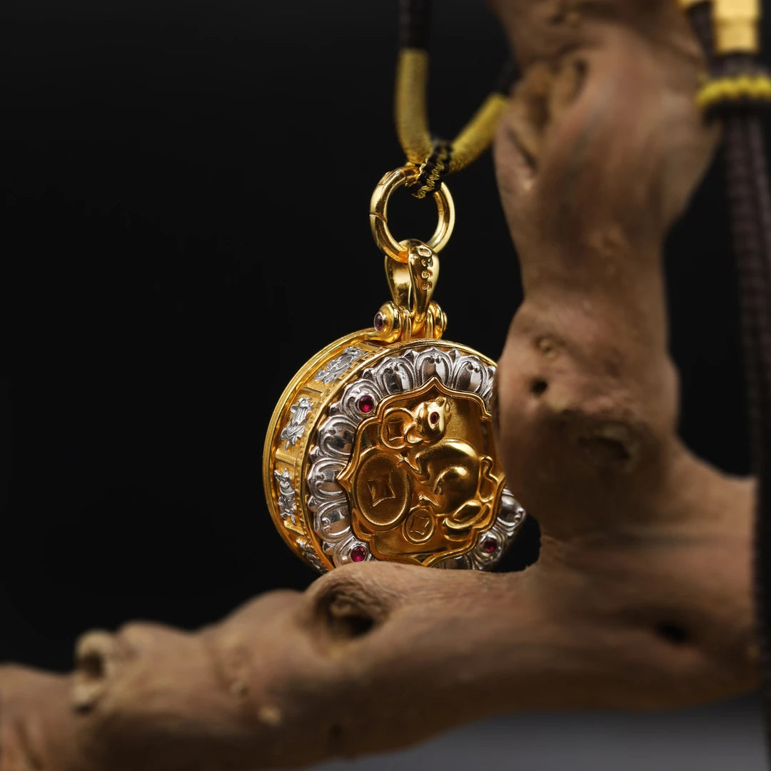Exquisitely handcrafted silver zircon Yellow Jambhala pendant, reflecting Tibetan Buddhist jewelry culture and fine jewelry art, suitable for daily wear, meditation, or meaningful gifting.